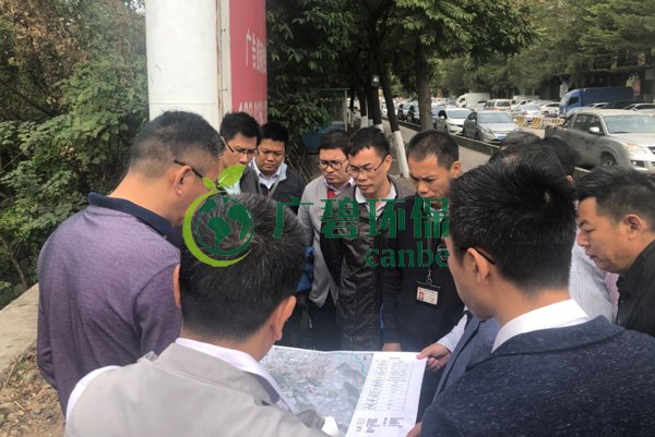 大良街道、順控環(huán)保水務等領導到金陡涌黑臭水體治理現(xiàn)場視察工作(圖4)